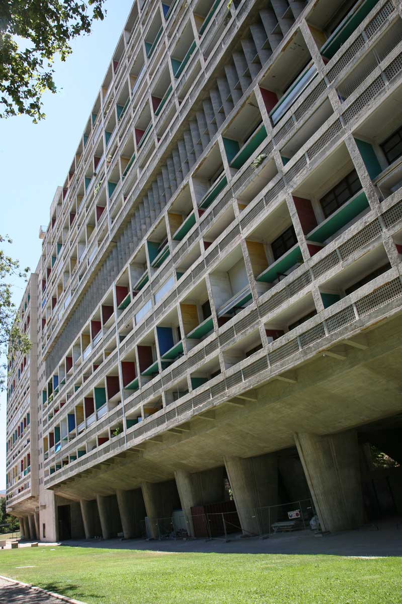 Cité Radieuse v Marseille, experimentální obytný dům navržený Le Corbusierem.