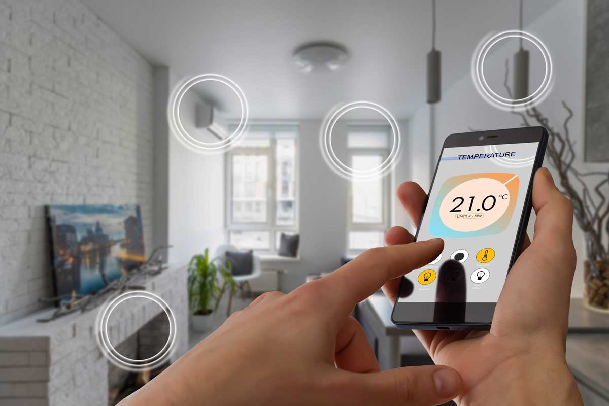 Mobilní aplikace pro řízení teploty v chytré domácnosti s nastavením 21 stupňů Celsia