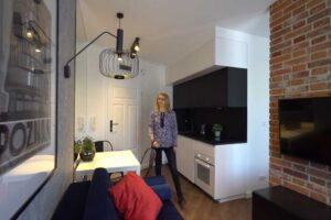 Vstupní část plynule navazující na denní zónu, bez zbytečných přepážek a vizuálních bariér