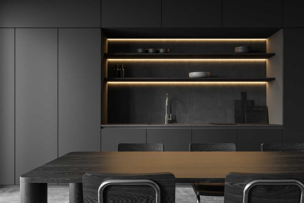 Tmavý nábytek s matným povrchem působí moderně a elegantně, ale zvýrazňuje prach a otisky prstů.