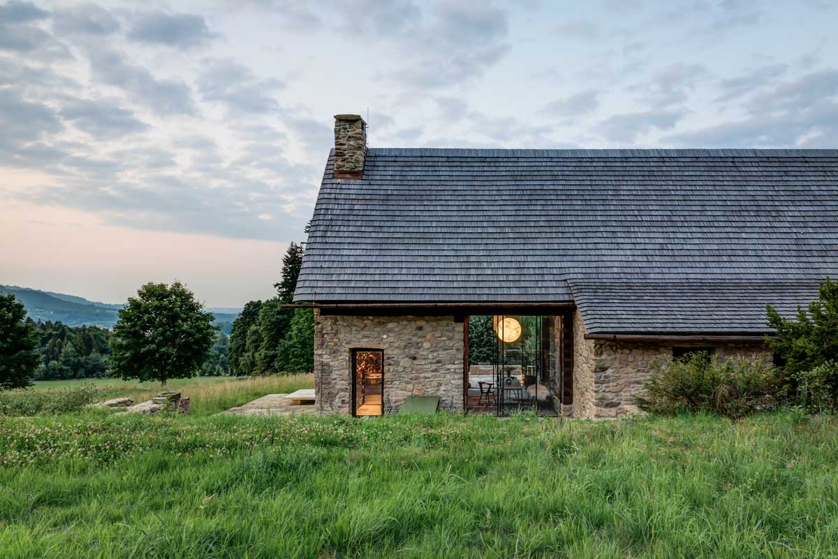 01_MeziLukami_FotoRomanaBenett