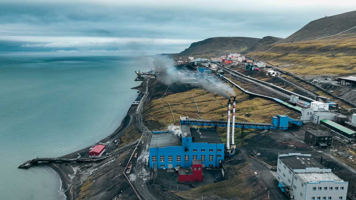 Barentsburg působí drsně a syrově, ale i tady se odehrávají každodenní příběhy lidí.