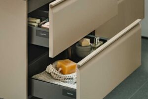 Umyvadlová skříňka z kolekce MEDA