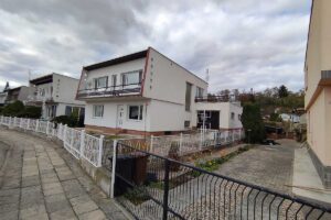 Řadová zástavba šumperáků která ukazuje jak se tento typ domu rychle rozšířil po celém Československu.