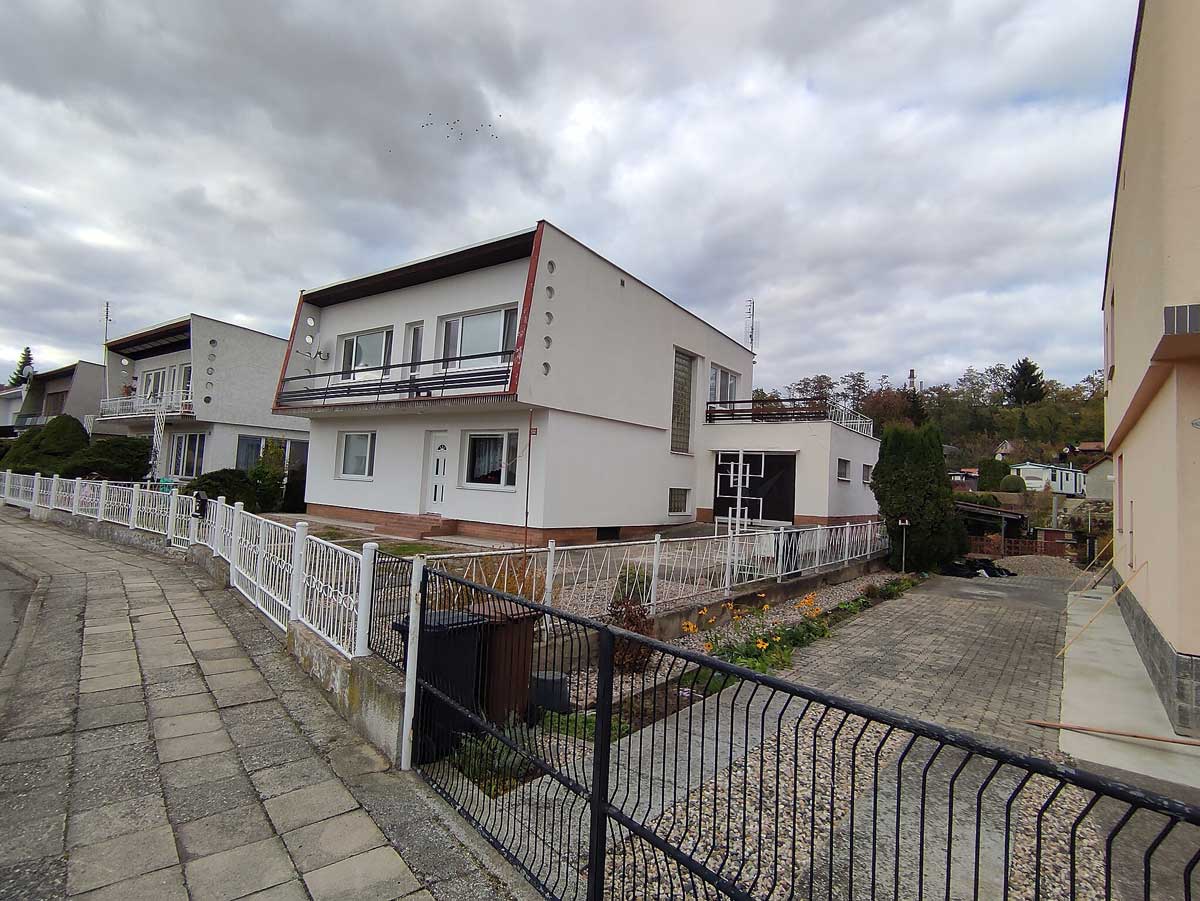 Řadová zástavba šumperáků která ukazuje jak se tento typ domu rychle rozšířil po celém Československu.