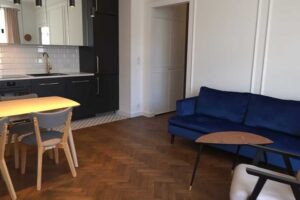 Otevřený obytný prostor po rekonstrukci propojuje obývací pokoj s kuchyní a jídelním koutem.