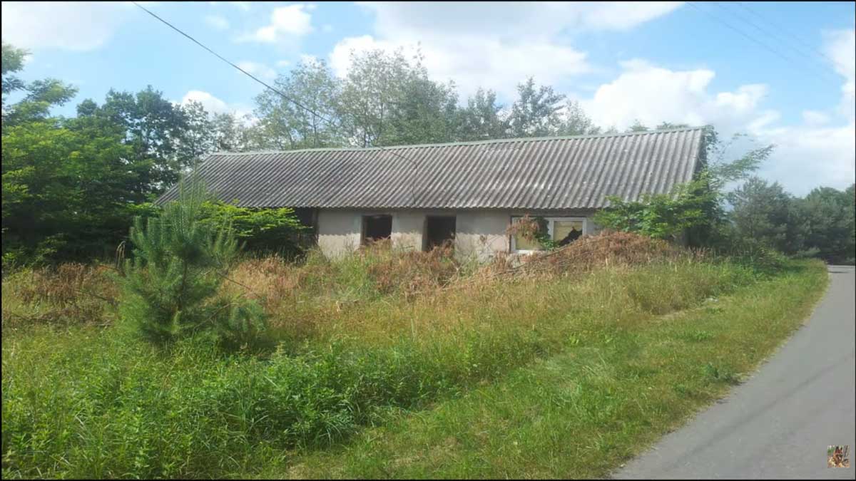 Všichni jim říkali ať to zbourají. Po čtyřech letech z ruiny vznikl nádherný dům u lesa