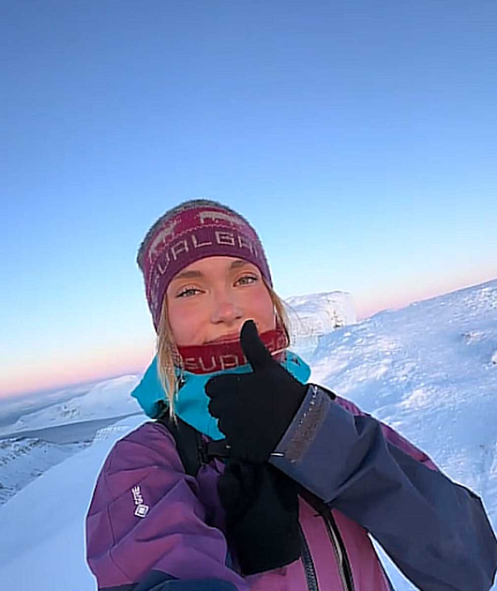 Zatímco jiní míří za teplem, Sofie objevuje svět, kde vládne mráz a ticho.