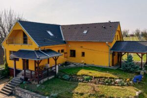 Pohled-na-dům-se-střešní-krytinou-KM-Beta