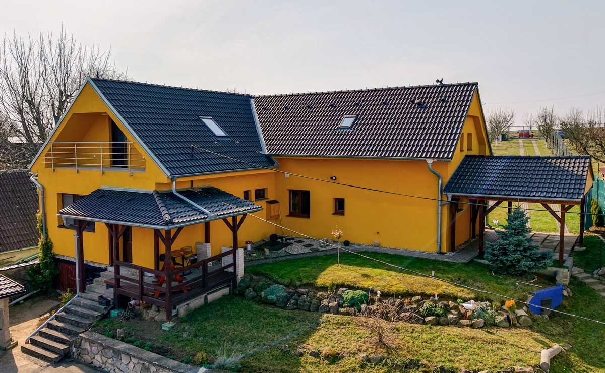 Pohled-na-dům-se-střešní-krytinou-KM-Beta