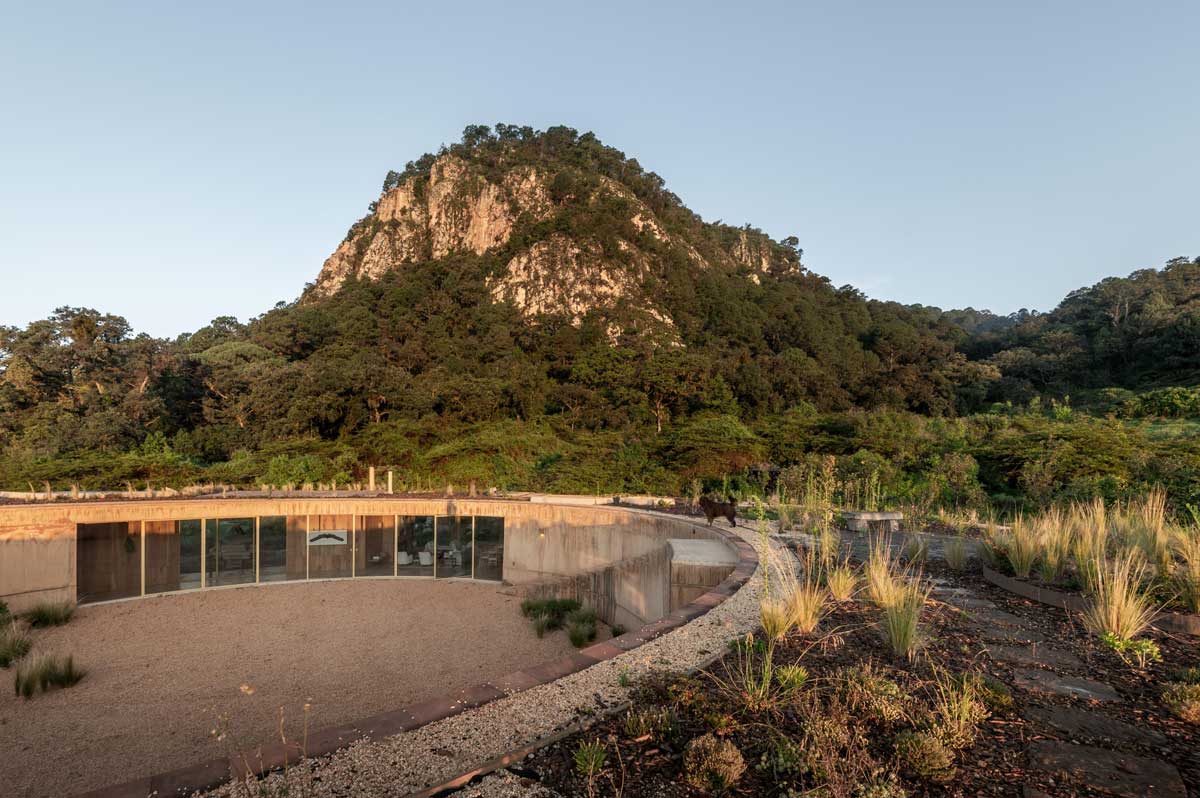Žádná elektřina ze sítě, jen příroda. Tenhle dům funguje úplně jinak, než jsme zvyklí