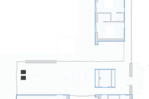 Půdorys domu ve tvaru písmene L ukazuje členění obytných a soukromých zón kolem chráněného nádvoří.