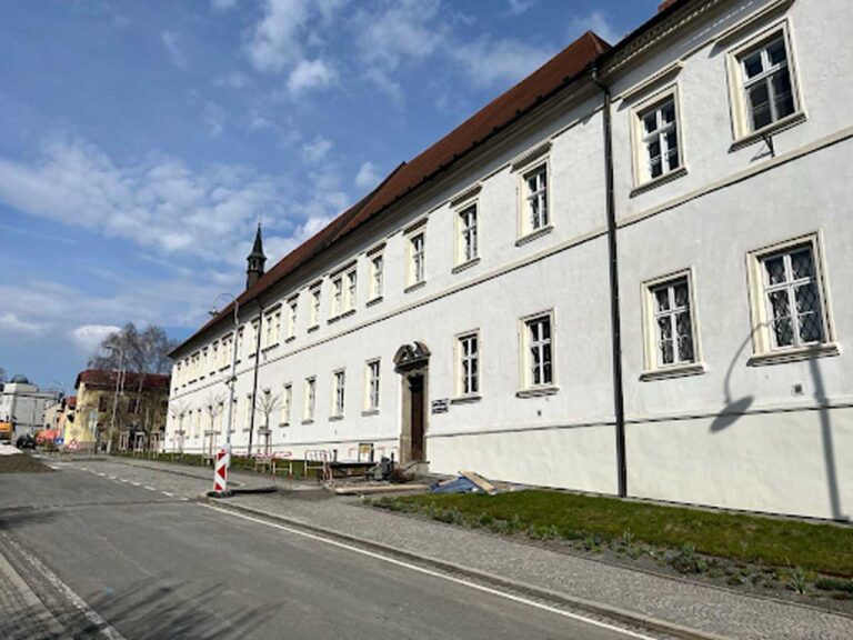 Piaristický klášter v Příboře, pohled zvenčí.