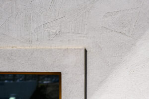 Omítka Baumit CreativTop v detailu ostění a šambrány, která dnes na fasádě plní především estetickou úlohu.