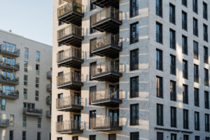 Rezidenční projekt „Belle Harbour“ v hamburské čtvrti HafenCity nastavuje architektonický standard pro efektivní využití zdrojů a společenskou odpovědnost.