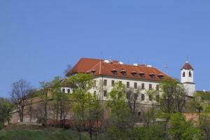 Hrad Špilberk se tyčí nad Brnem a patří k nejvýznamnějším památkám moravské metropole.
