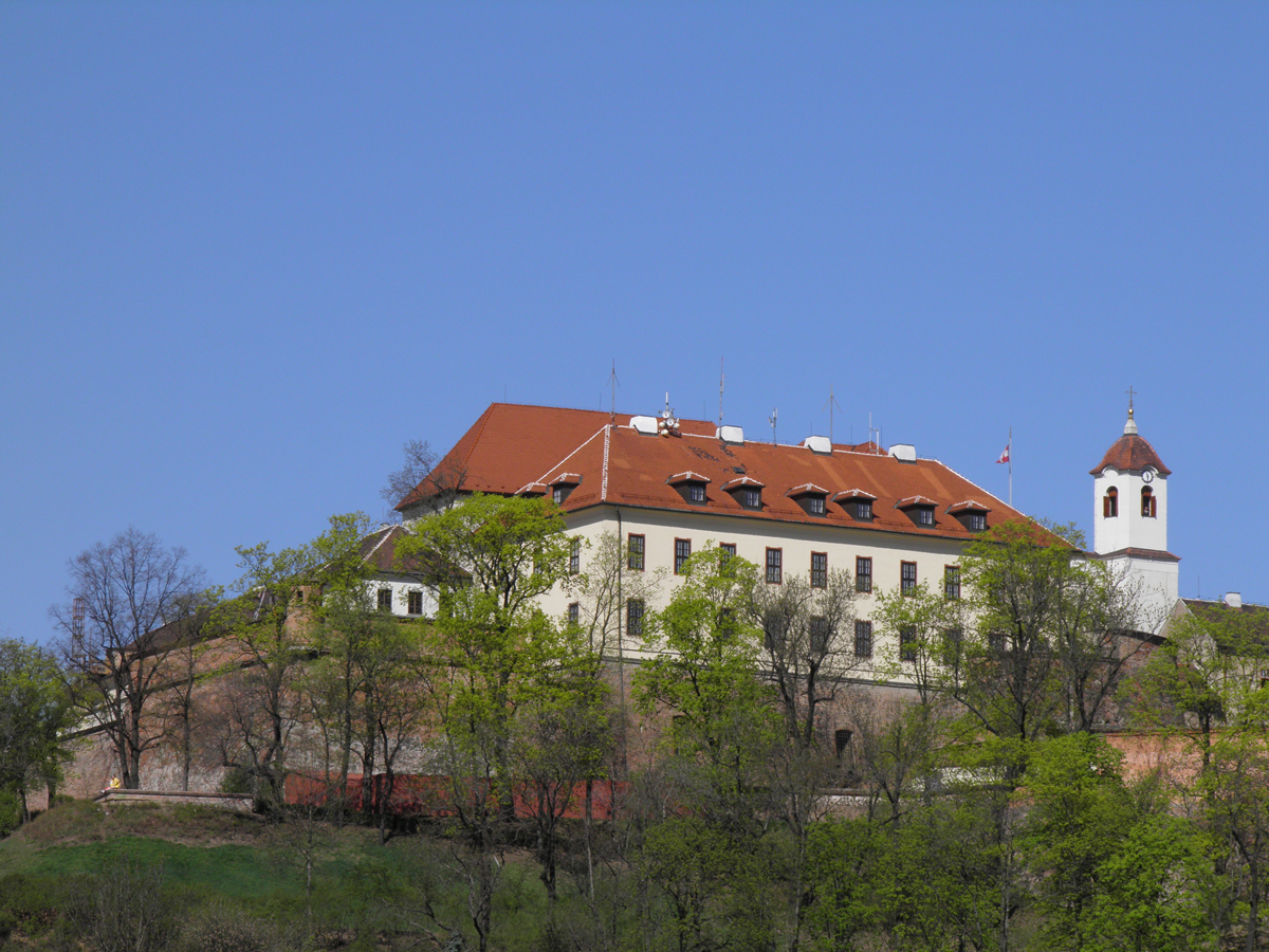 Hrad Špilberk se tyčí nad Brnem a patří k nejvýznamnějším památkám moravské metropole.
