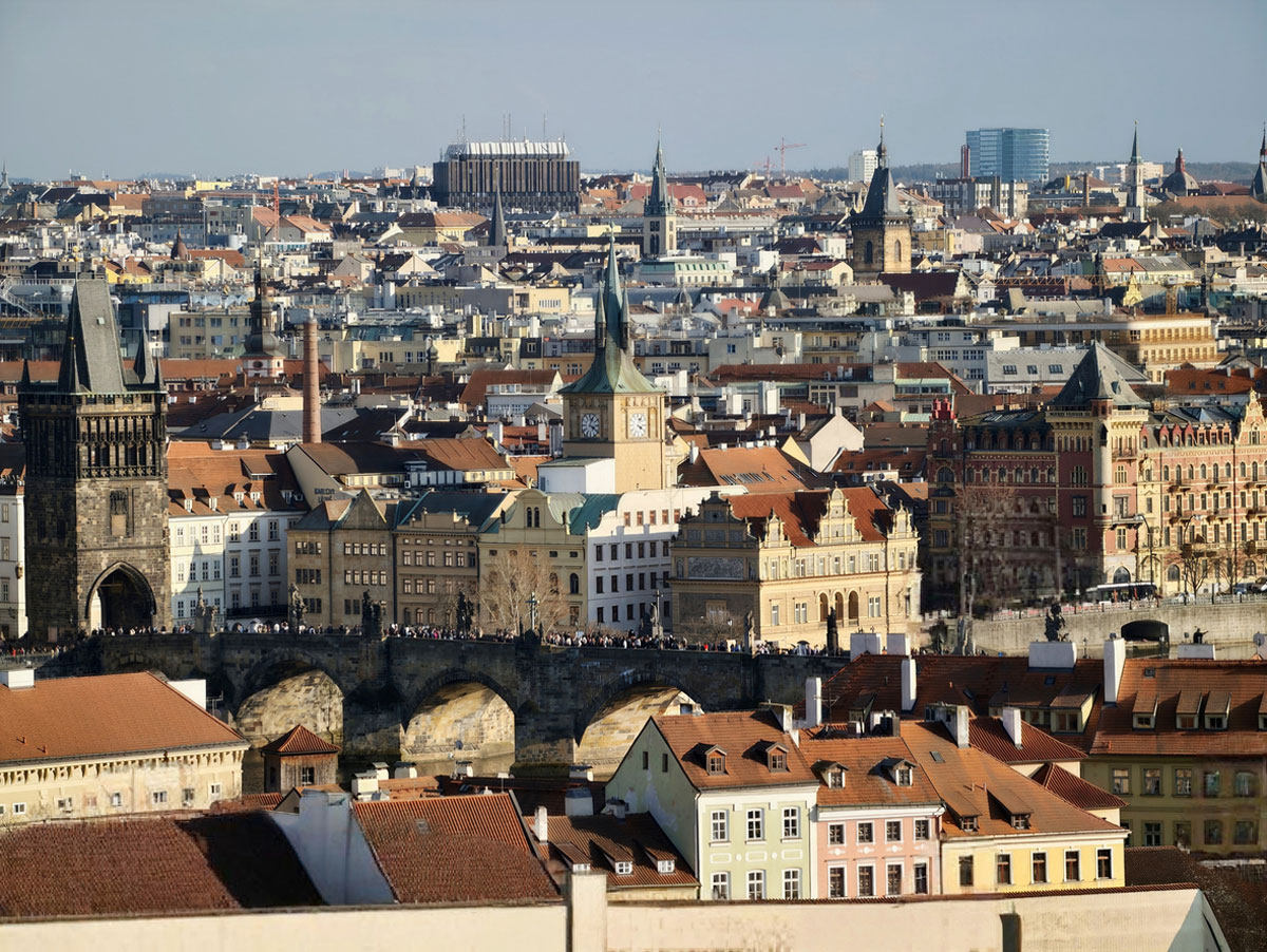 Panorama Prahy, kde je podle Deloitte potřeba přibližně patnáct průměrných ročních platů na pořízení vlastního bytu.