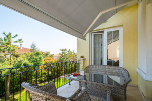 Pergola, plachta nebo živý stín? Porovnali jsme, co se na terasu vyplatí nejvíc