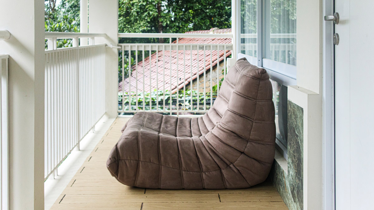 Sedací vak z odolné textilie se hodí také na balkon, terasu nebo pod zastřešenou pergolu.