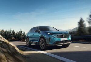 Hybrid i elektromobil s dojezdem až 697 km: Získejte Peugeot 3008 za akční cenu jen do konce srpna!