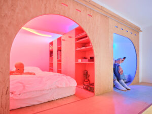 Do nového bytu v Praze si každý přinesl jen dvě krabice. Pětičlenná rodina se vešla na 37,5 m²