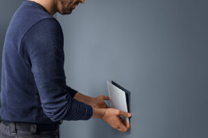 Díky vylepšenému zacvakávacímu mechanismu je instalace nového tlačítka Sigma40 jednoduchá a rychlá